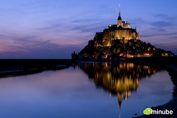 <p><b>44. Mont Saint Michel - Fransa</b></p>  Yllk 3 milyon ziyaretisi olan, Normandiya kylar zerinde ykselen Mont Saint Michel Manastr gkyzne doru ykselen romantik grnm ile ziyaret edilmeye deer.