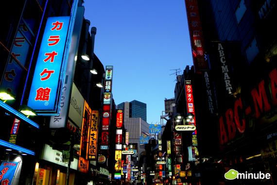 <p><b>24. Tokyo - Japonya</b></p>  Tokyo gelecekten gelmi bir ehir gibi gzkyor. Bu 13 milyon nfuslu ltl ehir alveri, yiyecek ve partilerin hi bitmedii bir mabettir ve hala huzurlu tapnak ve baheleri bnyesinde barndrr.