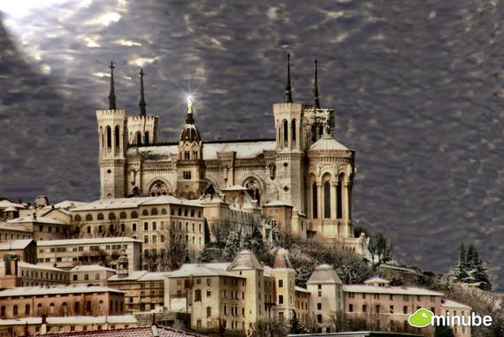 <p><b>31. Lyon - Fransa</b></p>  Dnya Miras olan Lyon'un tarihi Roma mparatorluu'na dayanmaktadr. Lyon'a giderseniz, kendinizi katedrallerin, bahelerin ve sokaklarn binlerce kla aydnlatld "Fte des Lumires" olarak bilinen klar festivaline gre ayarlayn.