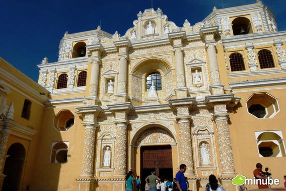 <p><b>48. Antigua Guatemala - Guatemala</b></p>  Antigua Guatemala'y anlatmak iin tek bir kelime var: Fevkalade. Smrge zamanlarndan kalan kilise ve manastr kalntlar, mutlaka grmeniz gereken bohem kafeleri ile tetikte olan tm ufka hakim volkanlar altnda bir ehir.