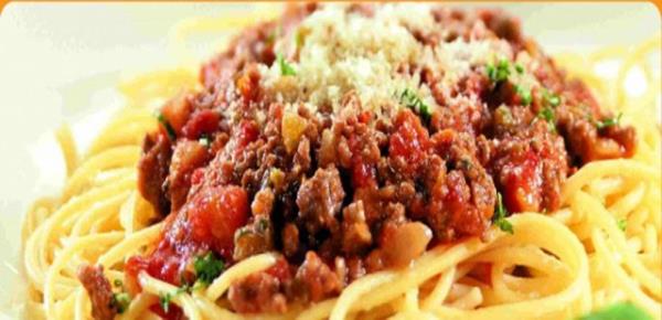 Markarna kyma, peynir, sebze, mantar gibi birok yiyecekle birlikte de hazrlanabilir. Snrsz eitleri vardr. Makarna brei de bunun bir rneidir.