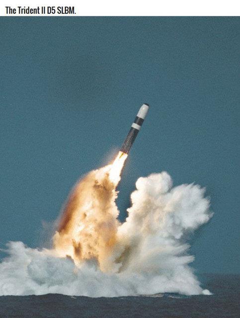<b>7. Trident II D5 SLBM:</b> Bu silah R-36'dan biraz daha az kuvvetli olsa da hedefi tam yerinden vurma kabiliyeti daha kesindir ve denizaltlarndan stratejik olarak hemen her yere frlatlabilir ve suyu terk edene kadar tutumaz.