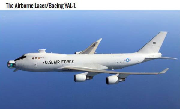 <b>4. Hava ndirme Lazeri / Boeing YAL-1:</b> Bu aslnda n ksmnda dev bir lazer bulunan bir uak ancak dehet vermesi iin kard ses yeterli. Hedefini yzlerce kilometre teden lazerle tam olarak vurabilir.