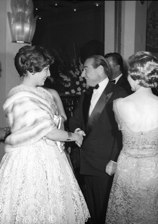 4 Mays 1950'deki seimlerde DP byk bir baarya imza atarak yzde 52,7 oyla 420 milletvekili kard. CHP ise yzde 39,4 oy ile sadece 63 milletvekili karabildi.