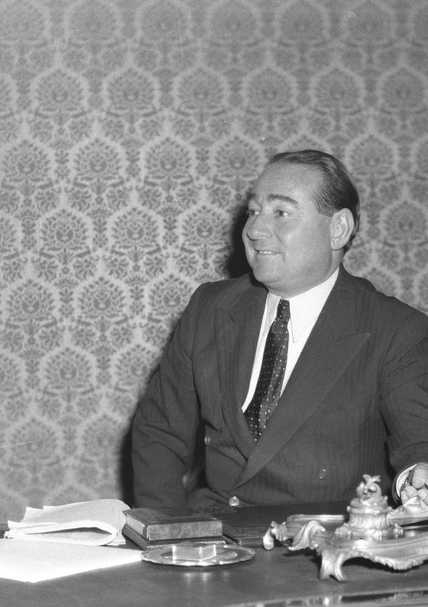 Trkiye Cumhuriyeti tarihinde silahl kuvvetlerin ynetime  ak mdahalesinden biri olan 27 Mays 1960 darbesi ile "milli iradeye" vurulan bu darbe, hala hafzalardaki yerini korurken, Menderes ve idam edilen bakanlarnn itibarlar ise ancak 11 Nisan 1990'da TBMM tarafndan kabul edilen kanunla iade edilebildi.