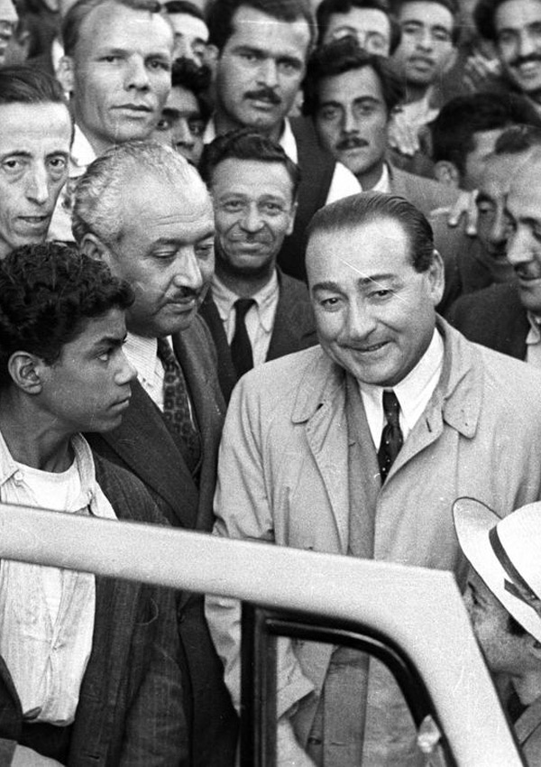 Aydnl bir ifti ailenin ocuu dnyaya gelen Menderes, siyasete 1930'da, Serbest Cumhuriyet Frkas'nn bir kolunu organize ederek balad.