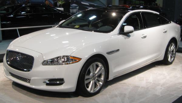 <b>Jaguar:</b> ngiliz lks otomobil reticisi, adn Gney Amerika'da yaayan yrtc bir panter tr olan Jaguar'dan alr. lk kurulduunda ad SS Jaguar'da olan firma 2. Dnya Sava sonras ismindeki SS'i kaldrmtr.