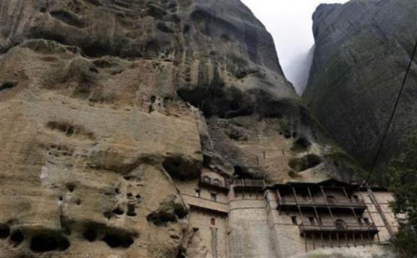 Roma mparatorluu'nun ikiye blnmesinin ardndan kurulan Yunan Ortodoks Kilisesi'nin lke genelinde hakim olmasnn ardndan keiler,