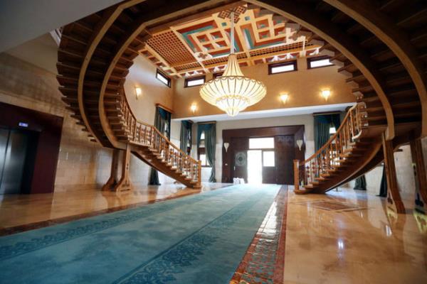 Konut, stanbul ta ve Karaman mermeriyle yenilendi. Enerji kaybn en aza indiren mimarisi nedeniyle "yeil bina" sertifikas almas beklenen konutta, bakanlar ve konuklar iin 2 ayr blm tasarland.