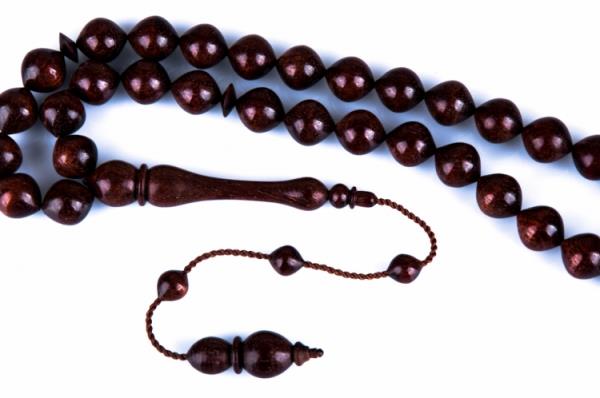 Bu tespihi avucumuzun iine alp ovaladmz zaman ok tatl bir koku yayar.    <br>Belli bir zaman sonra hem kendi kokusunu yayar hem de kullanan kiinin teninin kokusunu yaymaya balar"</br>