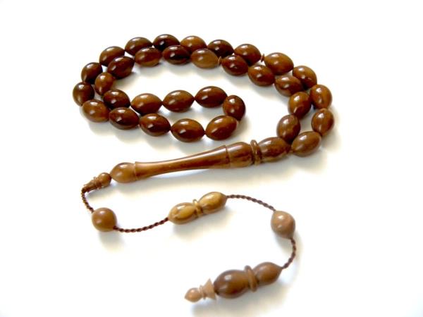 Bu tespihin zellii ise ilk alndnda ak bir renktedir. Kullanldka koyu kahverengi haline gelir.     <br>Eldeki bakteri ve eldeki terlemeyi yok eder. </br>