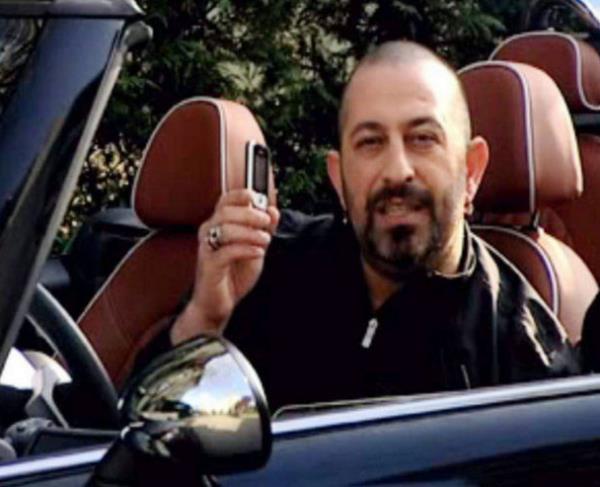 Tanmadm. Mteri zannettim. Satmyorum dedim. Arkadam kim olduunu syleyince tandm" diye konutu.