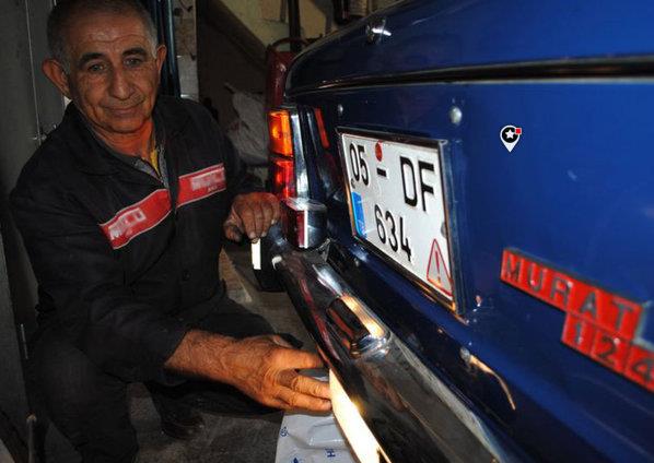 Basri Cokun 10 yl nce, klasik otomobil tutkusuyla tannan nl komedyen Cem Ylmaz'n da tamirhanesine kadar gelip arac satn almak istediini syledi.