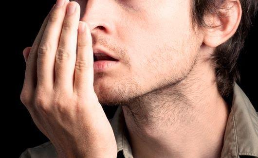 <b>Az kokusunu gidermek iin:</b> 105 gram kabuu soyulmu limon, 3,5 gram karanfil, 3,5 gram hindistan cevizi, 3,5 gram sivri biber, 3,5 gram kakule, 3,5 gram tarn, 3,5 gram havlican, 3,5 gram kuru zencefil ve 700 gram misk. Tm bu malzemeler balla kartrlarak macun haline getirilip tketiliyor. Karm, az kokusuna iyi geldii gibi sindirimi de kolaylatryor.