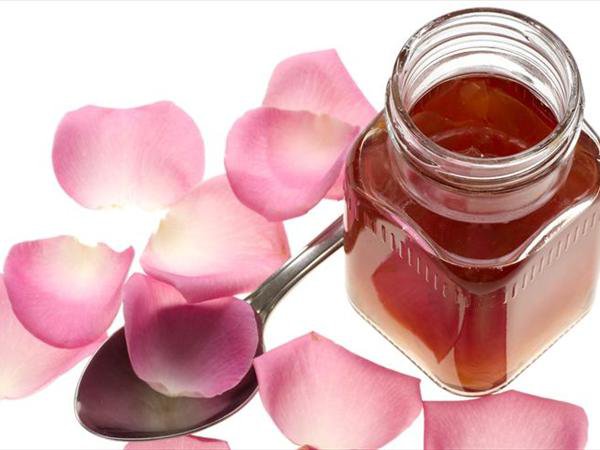 <br><b>Mide-barsak arlarndan ikyetiyseniz:</b></br>   Ho kokusuyla gl, bahelerden eksilmeyen bir iek. Ancak ifasndan faydalanmak iin reelini de unutmamak gerekiyor. Kurutulmu gl yapraklarn balla kartrp cam bir kaba koyarak 40 gn gne altnda bekletin. Bu karm zellikle mide ve barsak arlarna iyi geliyor.