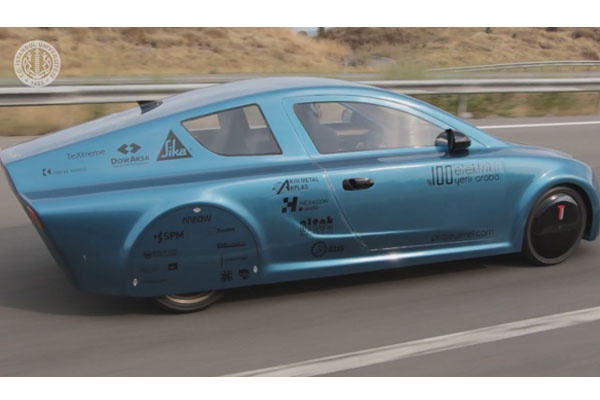 Hedeflerinin ileride yaplacak yerli elektrikli aralarn alt  sistemlerini imdiden gelitirerek hazr hale getirmek olduunu, bunun iin de  aratrma ve gelitirme almalarnn srdn ifade eden Zurnac, "Trkiye'de  imdiden uygun bir elektrikli aracn nasl olacan ortaya koyabilmeyi ve bu  konuda kaynak oluturmay, sonuca ulamay hedefliyoruz" ifadelerini kulland.