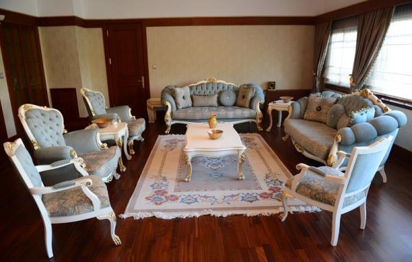 Konutun st kat, alma ofisi ve zel yaam alan eklinde dizayn edildi.