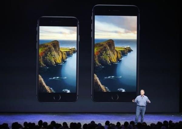 iPhone 6 Plus'ta ise wi-fi internet kullanmlarnda batarya sresi 2 saat uzayarak 12 saate ykseldi. Batarya'nn video izleme sresi iPhone 5'te 10 saat iken iPhone 6'da 11 saat, iPhone 6 Plus'ta 14 saat oldu.