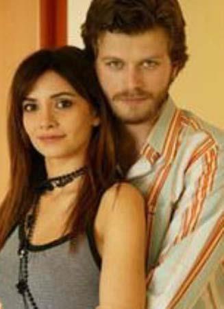 Dizi Tatlu ve den'in nn Ortadou lkelerine de tad. Dizi gsterimde olduu srada ikili arasnda ak dedikodular da kmt.