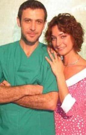 ALYE VE DENZ Aliye dizisinin iki karakteri Aliye (Sanem elik) ve Deniz (Nejat ler) milyonlarca seyirciyi ekran karsna kilitlemiti.