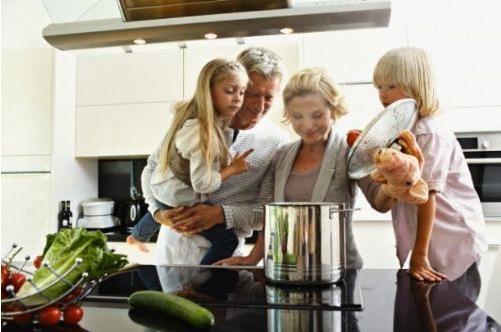 30. Komusu a yatarken tok yatan bizden deildir.