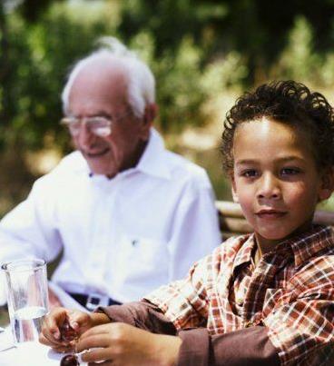 4. Bir gen, ihtiyar bir kimseye ya sebebiyle ikramda bulunursa, Allah yallnda ona ikram edecek kimseleri mutlaka takdir eder.