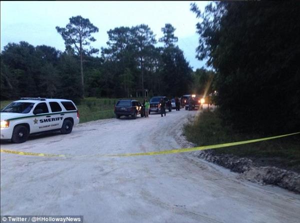 Yaklak 350 kiinin yaad kasabada meydana gelen aile katliamnn nedeni ve kurbanlarn kimlikleri henz aklanmad.