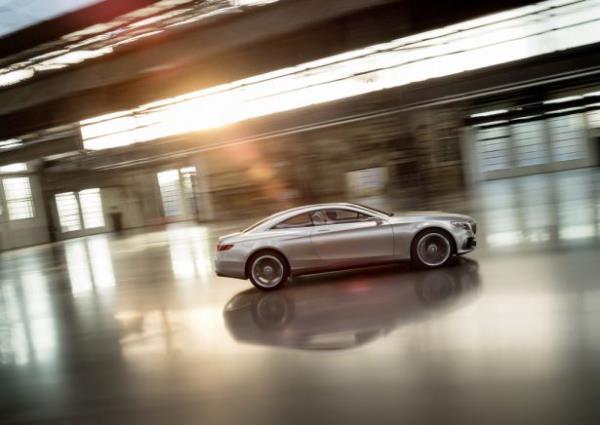 Mercedes-Benz Trk Direktrler Kurulu Bakan Rainer Genes renkli karelere sahne olan gecede yapt al konumasnda "Getiimiz yl gerekletirdiimiz yeni S-Serisi lansmannn ardndan bu yl da kendine has ve byleyici tasarm ile yeni S-Serisi Coup modelimizi sizlerle bir araya getirmekten dolay gururluyuz.