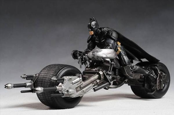 Batpod Filmde de yksek performansyla dikkat eken motorsiklet, su soutmal sisteme sahip.
