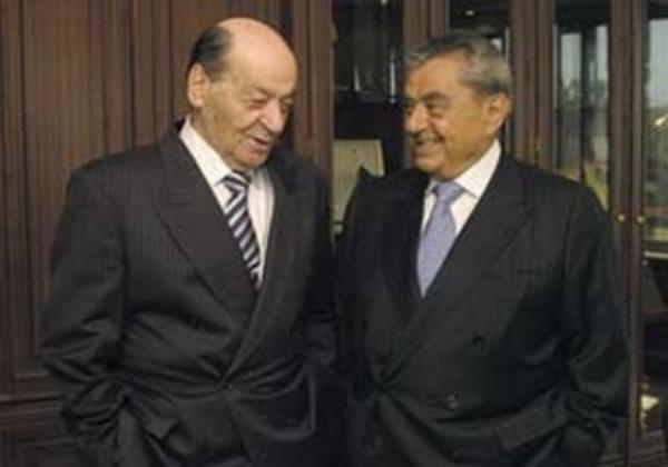 Anadolu Grubu?nun kurucular zzet zilhan ve Kamil Yazc 1949 ylnda tant. zzet zilhan, stanbul Tarlaba?nda kk bir bakkal dkkan sahibiyken, Kamil Yazc, askerlik grevi iin stanbul?a gelmiti.