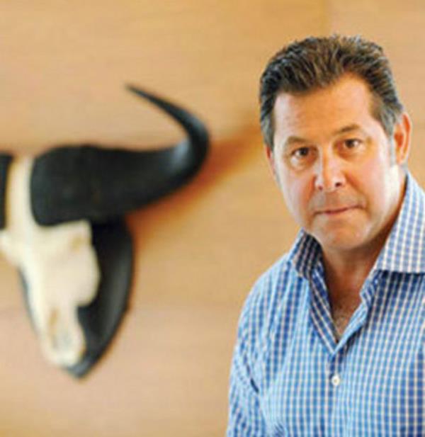 Boyner Holding, 1952 ylnda Altnyldz Mensucat ve Tekstil Fabrikas'nn kurulmasyla faaliyete gemitir.