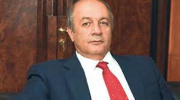 Daha sonra birok i alannda da faaliyet gstermeye balayan Anadolu Holding, ana faaliyet sektrleri olan iecek, otomotiv, finans ve perakendenin yan sra;