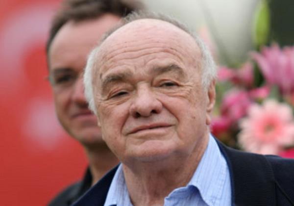 1967?de, on yllk hzl bir byme dneminin ardndan, ortaklk anonim irkete dntrlm ve ad ?ENKA naat ve Sanayi Anonim irketi? olarak deitirilmitir.