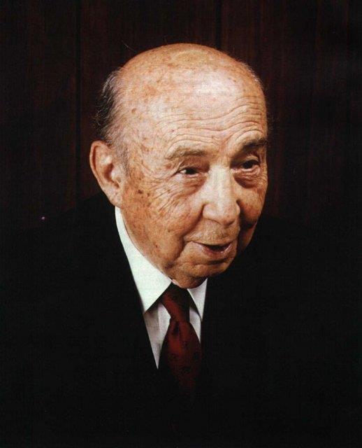 Ulalmas hedeflenen hzl byme ve gelimeyi, daha uygun bir rgtleme ve daha kurumsal bir yap altnda gerekletirebilmek amacyla 1963'te Ko Holding A.. kurulur.