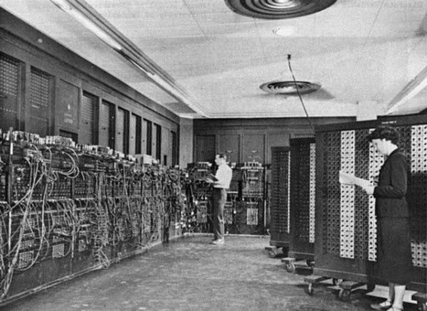 ENIAC (Electronic Numerical Integrator And Computer/Elektronik saysal entegreli hesaplayc) tarafndan yaplan ilk bilgisayar