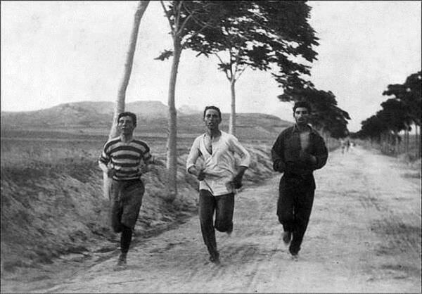 lk modern Olimpiyat Oyunlar srasnda maraton koucular. Atina, Yunanistan-1896