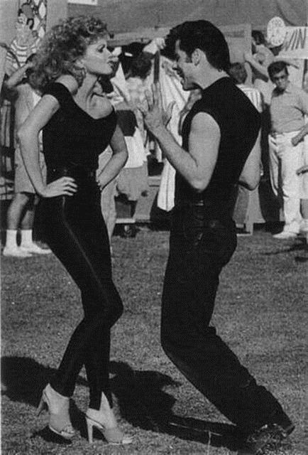 John Travolta ve Olivia Newton John 'GREASE' iin prova yaparken