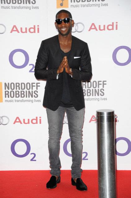 Tinie Tempah listemdeki dier bir ngiliz ve o da dierleri gibi ok iyi giyiniyor. zellikle renklerin nasl kullanlaca hususunda uzman.