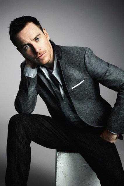 Michael Fessbender tarzn ok sevdiim baka bir isim. Moda otoriteleri ise, iyi giyindii konusunda hem fikirler.