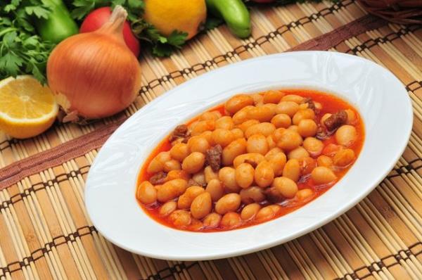 Protein ve anorganik Tuzlar asndan ok zengin olan kuru fasulye, kemik yapsnn glenmesine de yardmc olmaktadr.