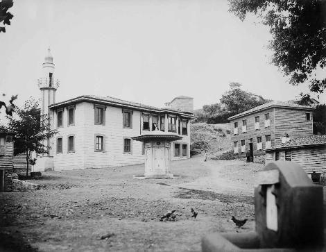 Ayazaa Ky'ndeki cami ve evler