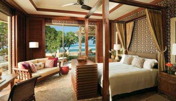 <br><b>Four Seasons Resort Hualalai</b></br>  Pasifik okyanusu manzaral suitte, bahede havuzla beraber masaj imkan da sunuluyor.