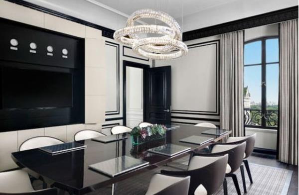 <br><b>The St. Regis, New York</b></br>  New York?un en nemli caddelerinden 5. Cadde ve Central Park? gren oda, lokasyon olarak ok nemli bir yerde bulunuyor.