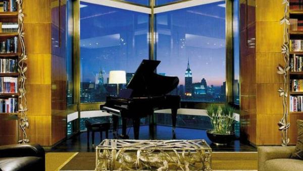 <br><b>Four Seasons Hotel, New York</b></br>  400 metrekarelik alana yaylm suitte 9 oda, spa masaj ve spor salonu bulunuyor.