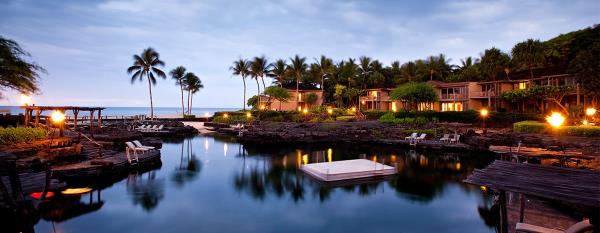 <br><b>Four Seasons Resort Hualalai</b></br>  510 metrekarelik alana kurulu suit, bahesinde 3 adet oturma alanna sahip.