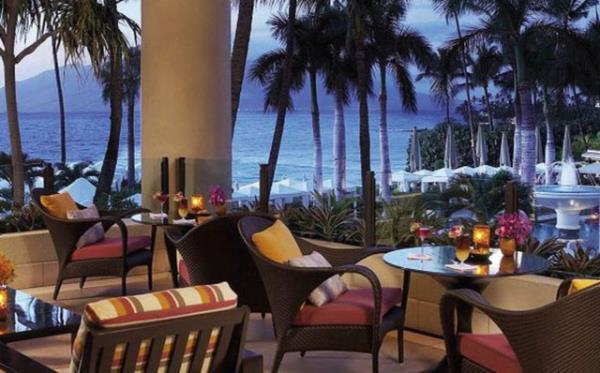 <br><b>Four Seasons Resort Maui, Hawaii</b></br>  470 metrekarelik alana kurulu suit, 3 yatak odasna sahip.