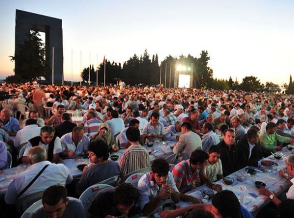 Ruh saln dengeye getirir Orucun bir ibadet olarak tutulmas ve kudretli bir varln himayesine girdiine inanmann getirdii gven duygusu, kiilere mutluluk verir. Bu da beyinde endorfinlerin salnmyla olur. Oru tutarak duygu durumunu ykselten kii; stres, anksiyete ve depresyon gibi durumlara kar fiziksel ve zihinsel adan dayankl hale gelir.