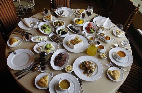 Bamz aryor ama&#8230; Beyin normal zamanlarda sadece glikoz kullanrken oru dnemlerinde yalarn yklmas sonucu oluan keton cisimlerini kullanmay yeniden hatrlar. Birka gn sren bu adaptasyon srasnda oru tutanlarda geici olarak ba ars olabiliyor.