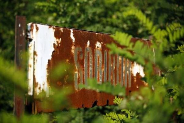 Filmlere de konu olan Sobibor imha kampnda yz binlerce Yahudi ldrlmt. Arkeologlar, yllar sren almalar sonras, lm odalarnn kalntlarn buldu.