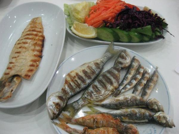 <b>BALIKLAR:</b> Somon, sardalye gibi yal balklar vcutta iltihaplar nler. Mikroplarla savaarak bakl ykseltir.